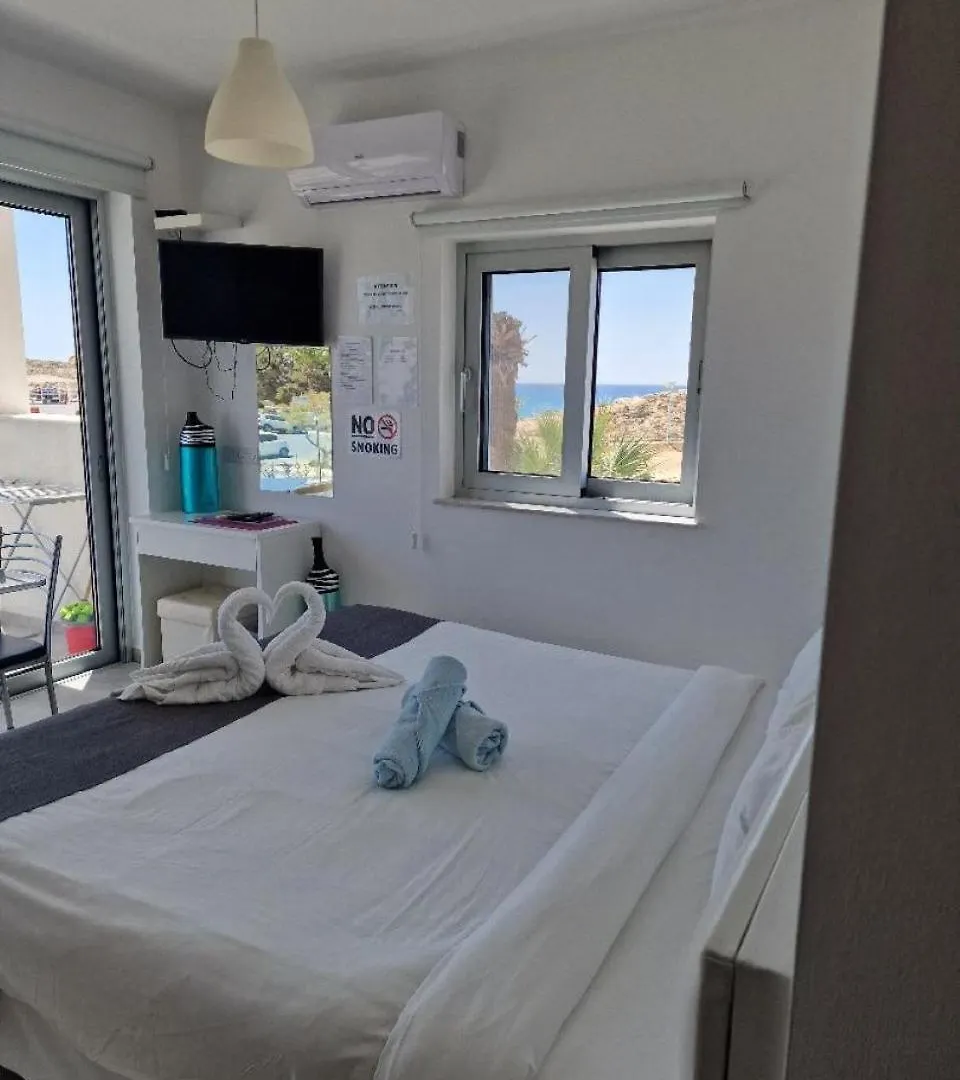 Christopher'S Sandy Beach Suites Ajia Napa