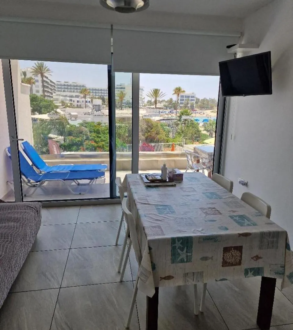 Christopher'S Sandy Beach Suites Ajia Napa Cypr
