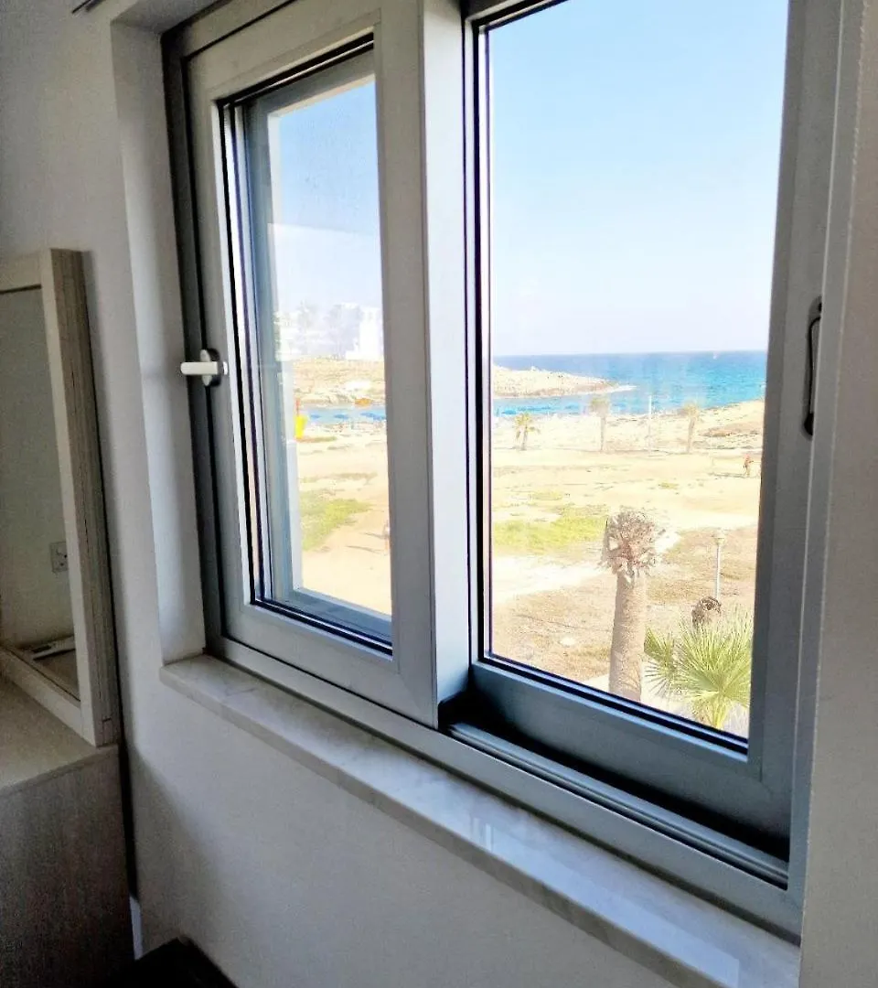 Christopher'S Sandy Beach Suites Ajia Napa Hotel apartamentowy