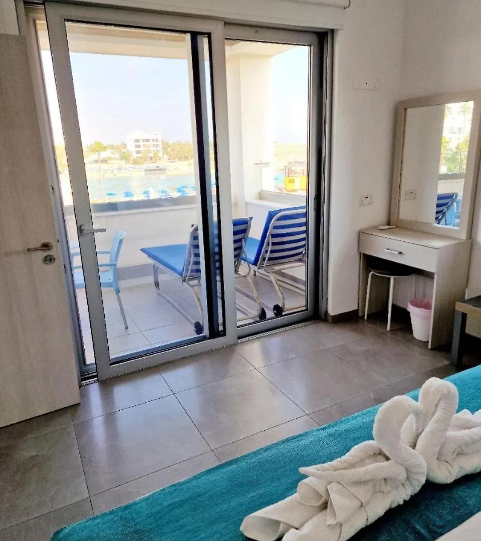 Christopher'S Sandy Beach Suites Ajia Napa